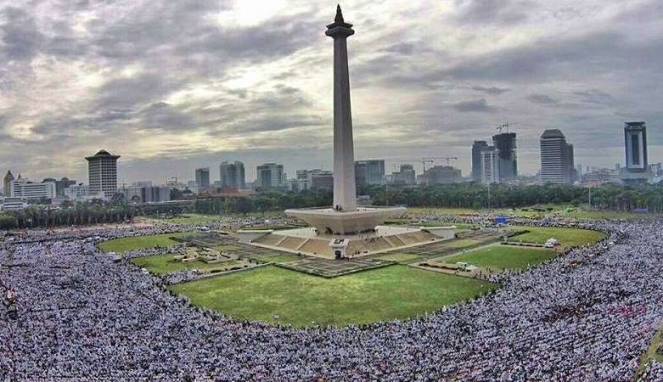 5840e8949ee7b-aksi-super-damai-212-di-monas-jakarta-pusat_663_382